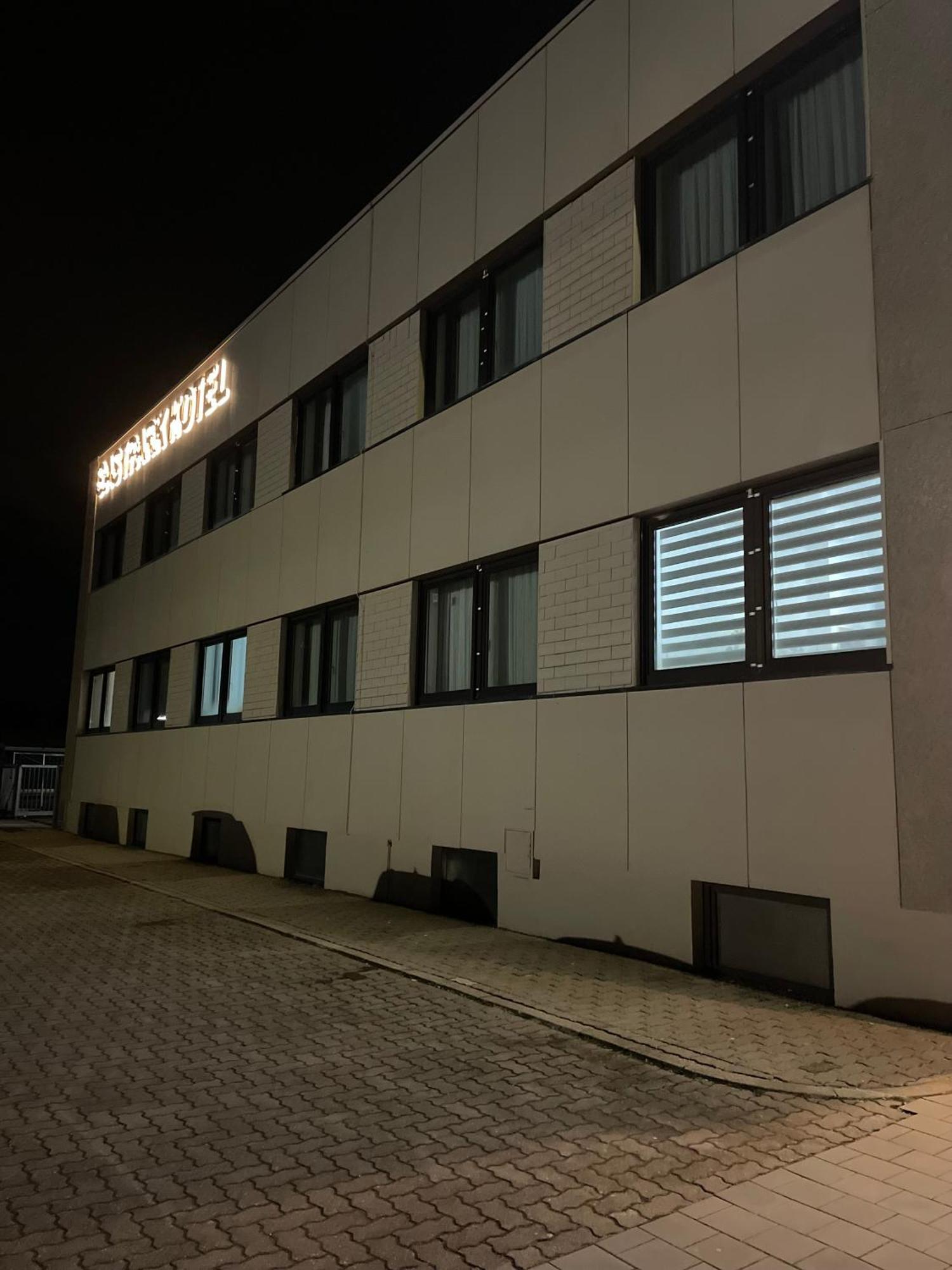 Gastpark Hotel Manching Exterior foto